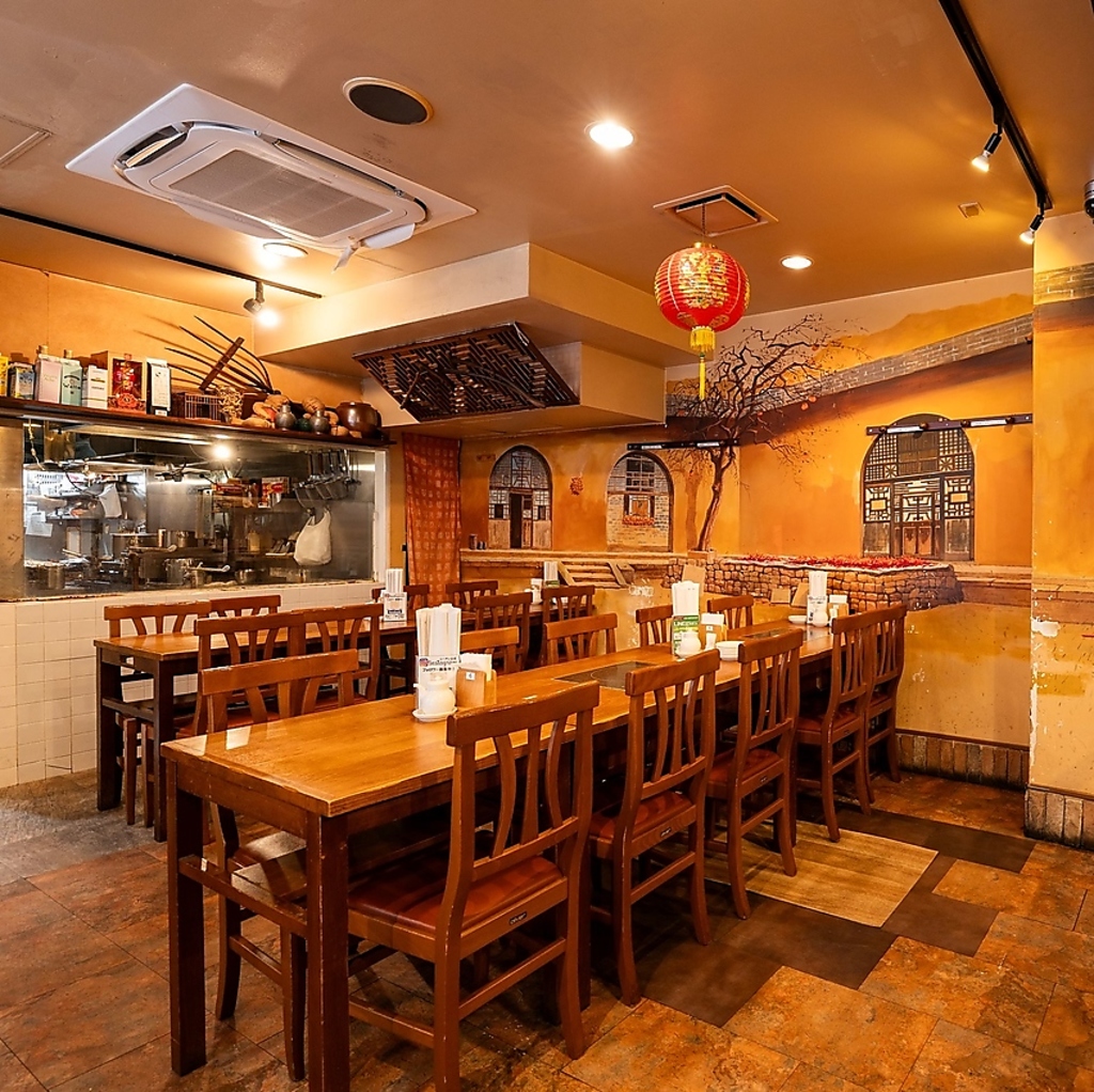 屋台風のメインダイニングは40名様～貸切もご相談ください♪