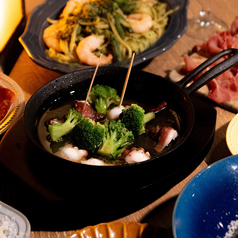 タコとブロッコリーのアヒージョ