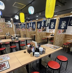 【様々な内装でお出迎え◆】お一人様から団体様まで、様々なシーンでご利用いただけます！レトロな雰囲気の中でのお食事もお楽しみください♪