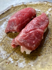 和牛(山城牛）の握り　一貫 (Japanese beef sushi)