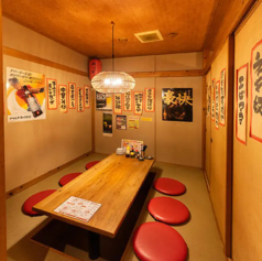 6名様用が2部屋、8名様用が1部屋、最大30名様用が1部屋ございます！