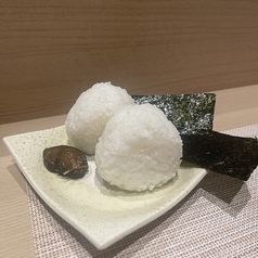つやつや塩むすび