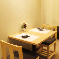 掘りごたつの半個室となります。デートやお仕事終わりにも。