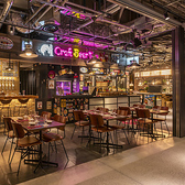 すべてのお客様に安心してお越しいただけるよう、店内はバリアフリーに対応した設計です。車椅子をご利用の方や、ベビーカーをお持ちのご家族連れのお客様も、スムーズにご利用いただけます。