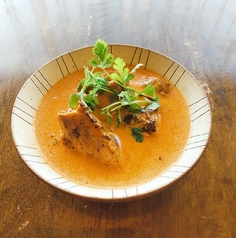 バターの魔力で無限ループのリピーター続出 「バターチキンカレー」