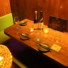 【大人気！半個室】ご友人同士の飲み会はもちろん、デートや記念日、企業宴会など、プライベートからビジネスシーンまで幅広いニーズにお応えいたします。