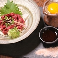料理メニュー写真 極上赤身で造る　桜ユッケ