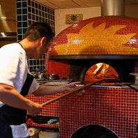 薪窯料理で本格ナポリピッツァ