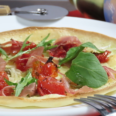 生ハムとオリーブ、EXバージンオイルの塩ピザ