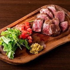 熟練の技で焼き上げる宮崎牛の炙り焼きは看板メニュー◎