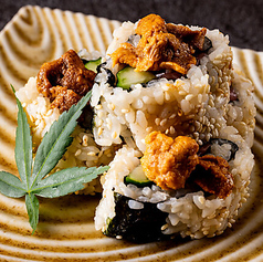 鉄火胡瓜巻き　ウニ添え