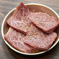 技が光る◎手切りの厳選和牛は部位ごとのタレで味わう