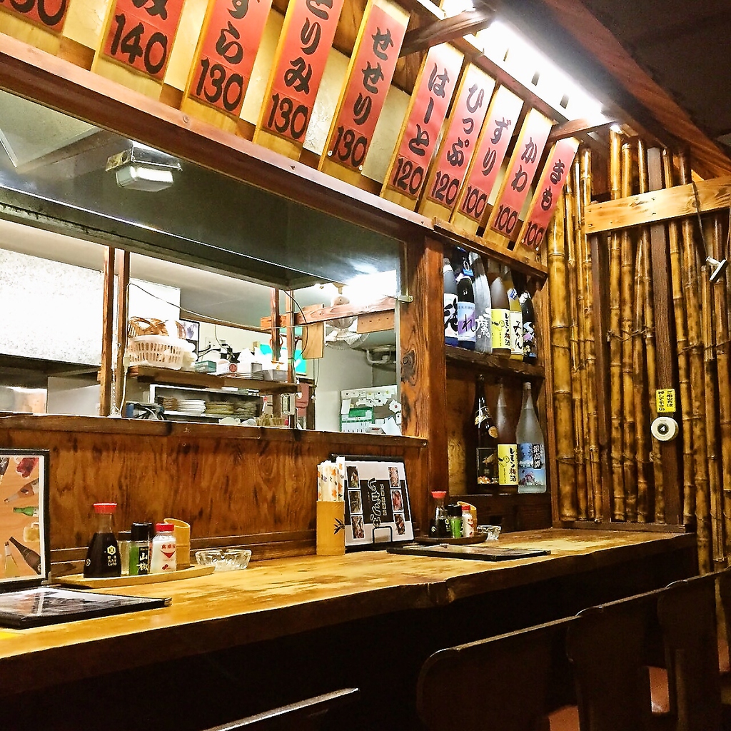 カウンター席でサク飲みもおすすめ！会社帰りの人に大人気♪