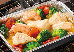 カマンベールと海老のアヒージョ