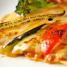 長年愛される伝統の味！自家製ピザとふわとろオムレツ♪の写真