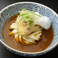 料理メニュー写真 かしわ天を乗せたカレーうどん 出汁エスプーマ添え