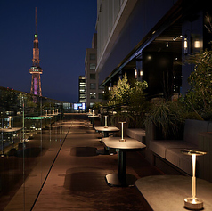 テラス席は夜でもおすすめ♪名古屋の夜景を楽しみながら最高のひとときを。カップルで楽しむには最高です。