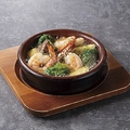 料理メニュー写真&nbsp;エビと野菜のアヒージョ