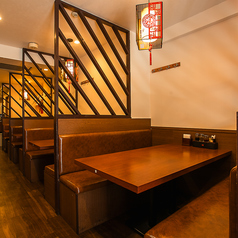 6名掛けのソファーのテーブル席が１席ございます。