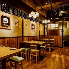 活気溢れ、店内の雰囲気を楽しんでいただけるオープン席★2名様×4卓、4名様×9卓ご用意！仲間との飲み会にぜひ♪