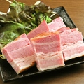 料理メニュー写真 厚切りベーコン鉄板焼き