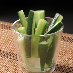 【シャキシャキ！】キンキンに冷えた夏野菜を特製みそだれで！の写真