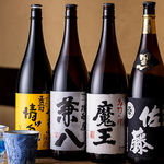 極上の鶏料理と新鮮なお刺身と相性◎の地酒や梅酒と共に、カウンターでしっぽり飲み明かすのも粋…