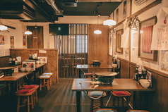 ご家族やご友人とのお食事に最適な4名様用のテーブル席をご用意しております。広々とした空間でごゆっくりとお食事をお楽しみ下さい。