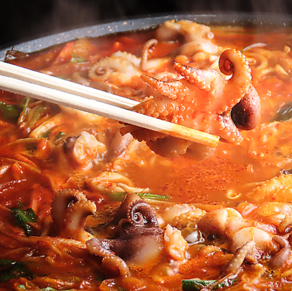 【鉄板焼きチュクミ】旨辛ダレに絡んだプリプリのイイダコが堪らないちゃん豚が誇る大人気メニュー♪