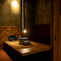 おしゃれな店内に、4名様から6名様個室テーブル席がございます