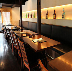 2~4名様でご利用いただけるテーブル席を、5卓ご用意。隣同士つなげてのご利用も可能なので、少人数の飲み会やデート、記念日、接待など様々なシーンでのご利用にもぴったりです。(内6名様テーブル1卓)