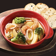 魚介とポテトのアヒージョ