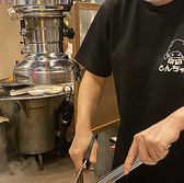 本場のサムギョプサルを存分に味わうための石焼きプレートや、お肉の煙をしっかり吸い込む換気ダクトも完備しています◎快適な環境で、熱々のお肉を存分にお楽しみください。