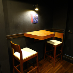 【テーブル席：2名様×1席】カフェやランチにぴったりのかわいいテーブル席も完備◎