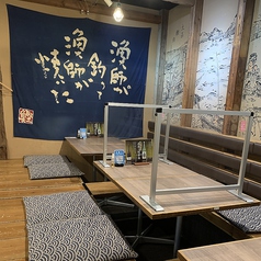 ゆったり寛げる人気の掘りごたつ席は、会社宴会をはじめ様々ないろんなシーンでご利用頂けます。4名席×3卓ご用意。