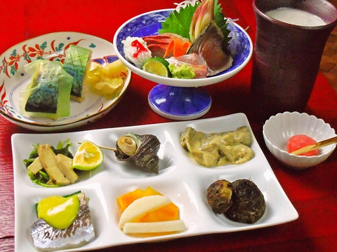 四国松山の産地直送その日に採れた新鮮な天然魚を使用、上質な料理の数々を堪能できる