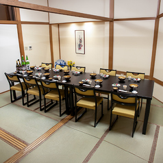 【テーブル個室】地下の『明神の間』は8名から10名までの宴会・接待に最適です 参拝後の会食にも最適です。