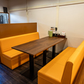 落ち着いた雰囲気の店内には、ゆとりある6名様用のソファーテーブル席で、各種ご宴会での集まりや、女子会、ご友人とのお食事利用など幅広いシーンでご活用いただけます。ぜひ当店こだわりの本格インド料理をご堪能ください◎心よりお待ちしております。
