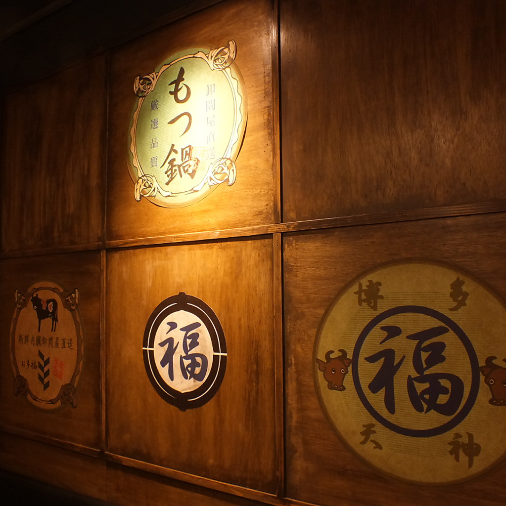 まるでタイムスリップしたかのようなノスタルジックな雰囲気の店内