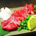 厳選した食材を使用した料理やおつまみは、お酒との相性抜群◎こだわりの味わいをぜひご賞味ください