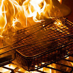 本格！炭火焼きで仕上げる♪店長おすすめの逸品〜馬肩ロースのガーリック焼き〜その他ゴロ焼きもおすすめ◎の写真