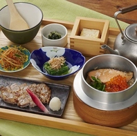 羽釜で炊き上げたごはんが自慢の贅沢な御膳を堪能