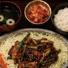 新鮮牛ホルモンの野菜炒め定食ライス＋スープ＋キムチ付