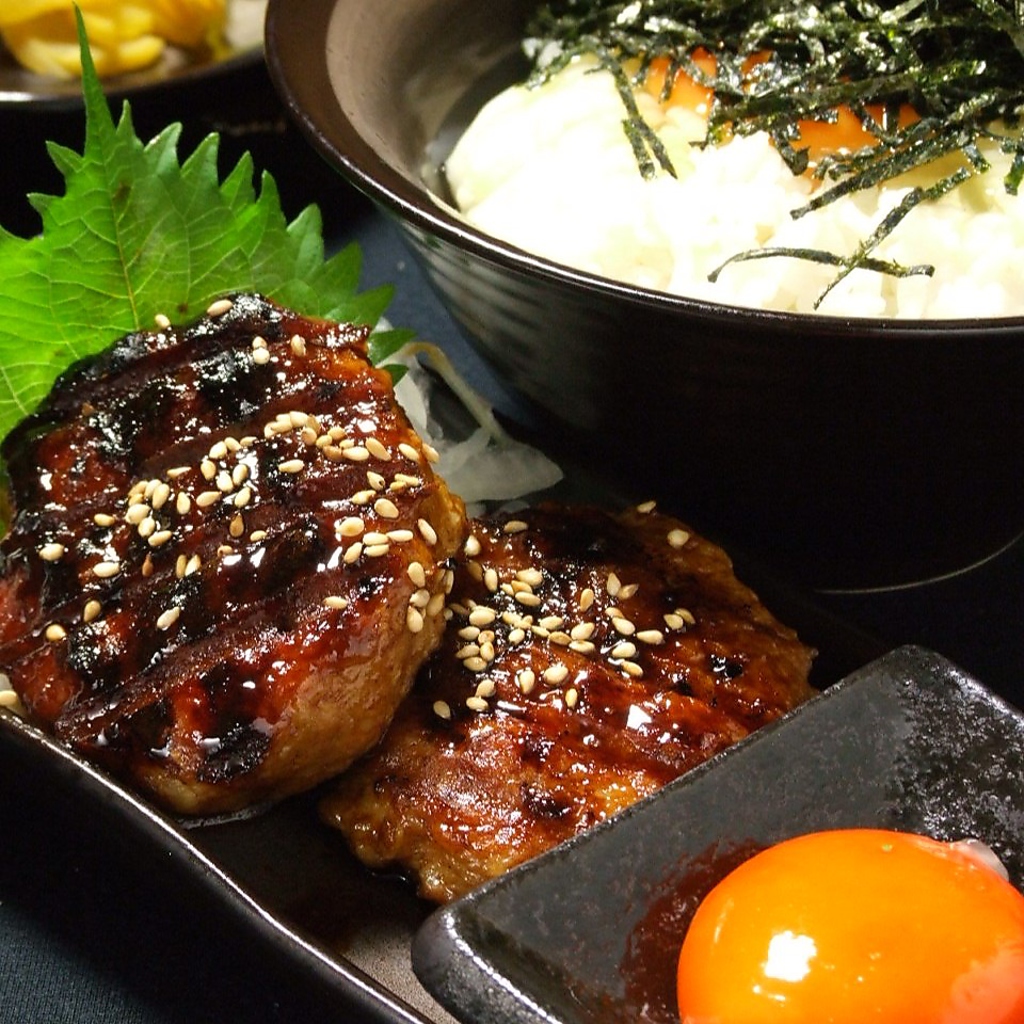 リピート率抜群の月見つくね★濃厚トロリ♪玉子にも自信アリ!!