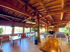 レストラン内テーブル席4名掛け