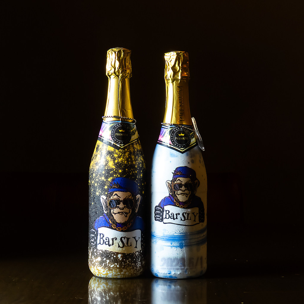 【オリシャンあります♪】お店のロゴがプリントされたオリジナルシャンパン(白・黒)ご用意してます♪