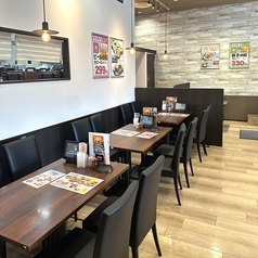 【4～8名】レイアウト自由な店内です。【10名様以上の宴会も可能◎】利用人数に応じて、テーブルのレイアウト変更できます。