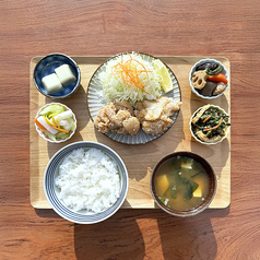 オススメ！人気No1！若鶏のジューシー醤油唐揚げ定食（唐揚げ2個）