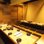 掘りごたつ席有り！最大24名様で宴会可能。それ以上の人数についてはご連絡ください。