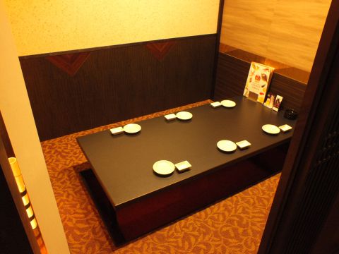 仕事終わりは冷た～い生ビールで乾杯！ゆったり個室は17部屋完備